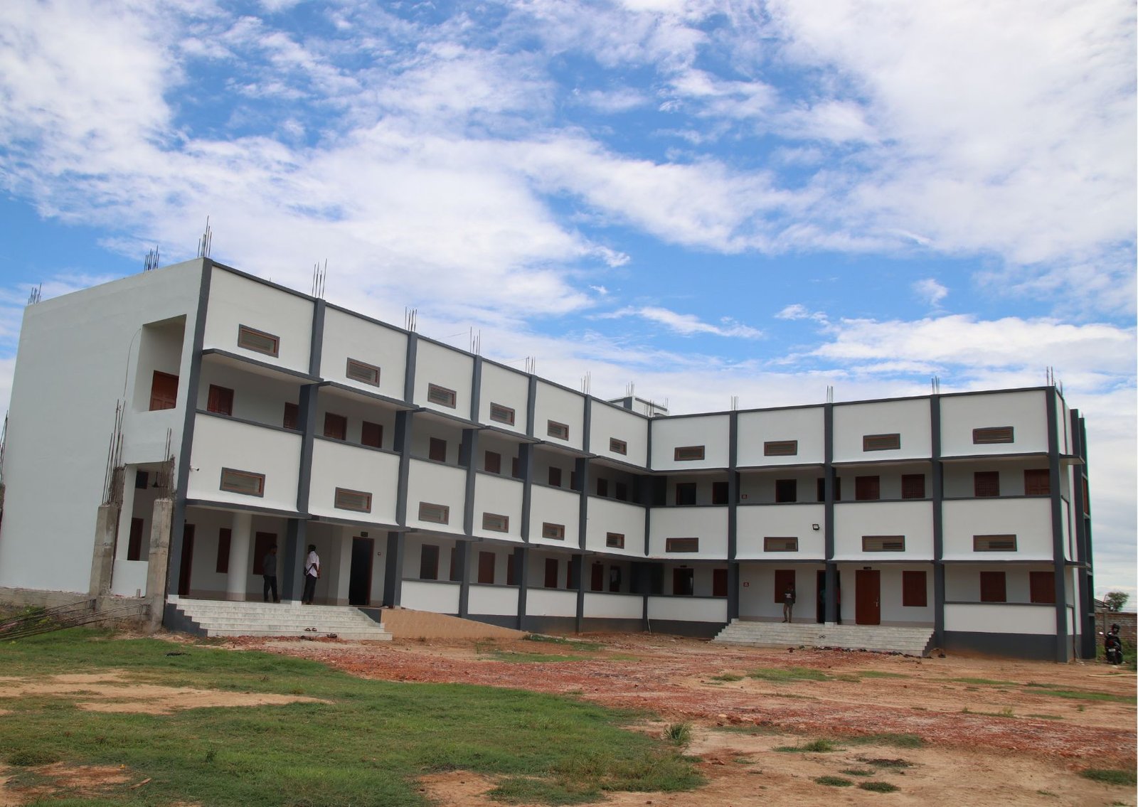 Arifali T., inaugurates Malda Campus