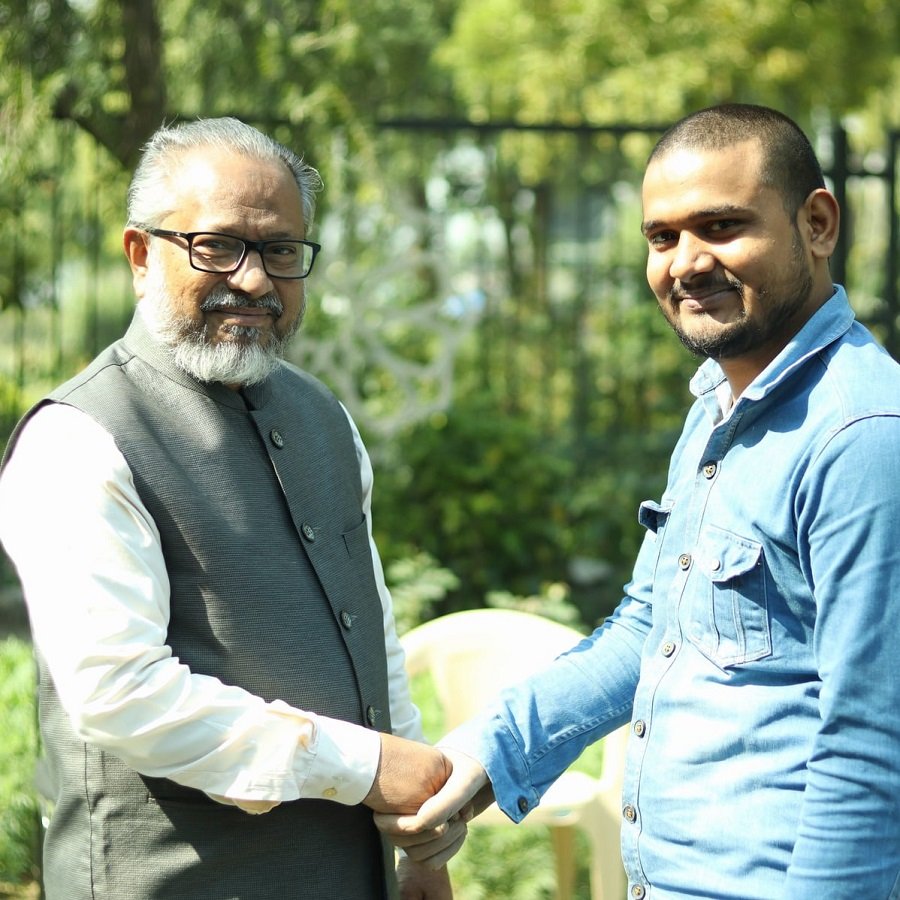 Delhi Violence Survivor with artificial arm provided by HWF, with T Arifali, Chairman, Vision